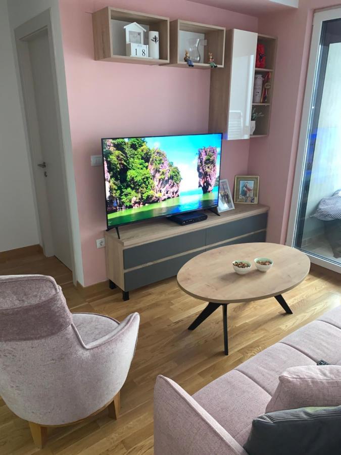 Pink Modern Apartment سكوبجي المظهر الخارجي الصورة